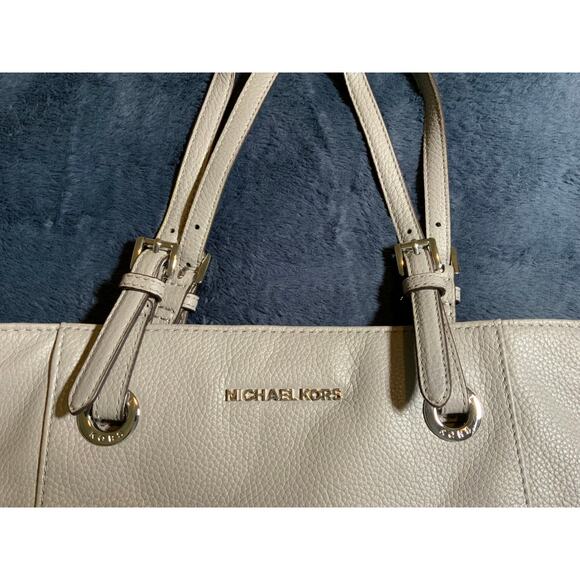 Michael Kors Grey Medium Purse - Excellent Condition! - Picture 3 of 6